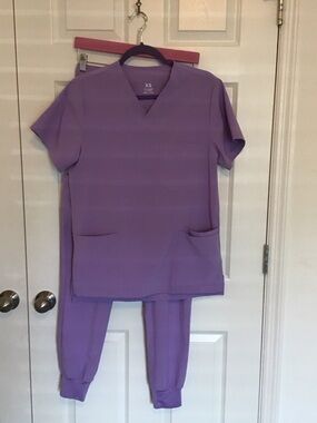 Lavender V-Neck Scrub Set - XS